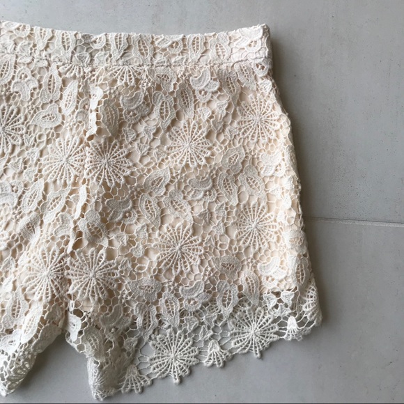 Zara Basic Ivory Lace Shorts - Picture 7 of 8